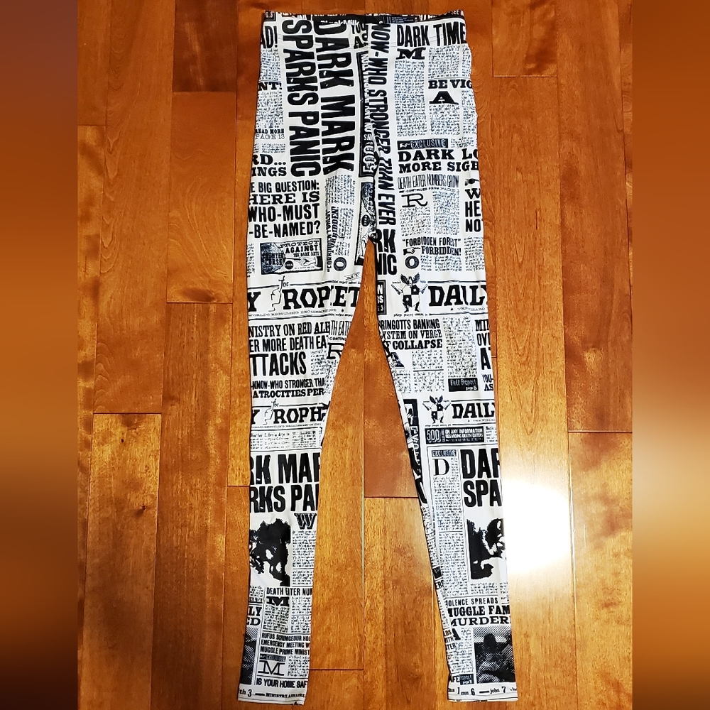 Blackmilk Harry Potter Daily Prophet Leggings (Small)